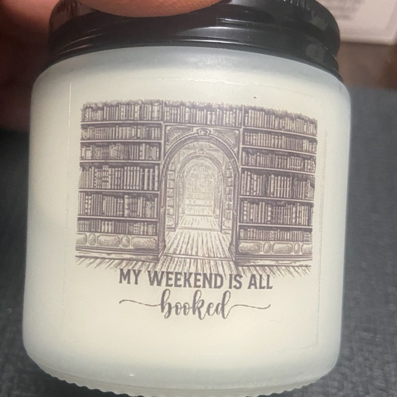 Gardenia Scented Candle and Floral Hand Cream Set - Picture 3 of 8